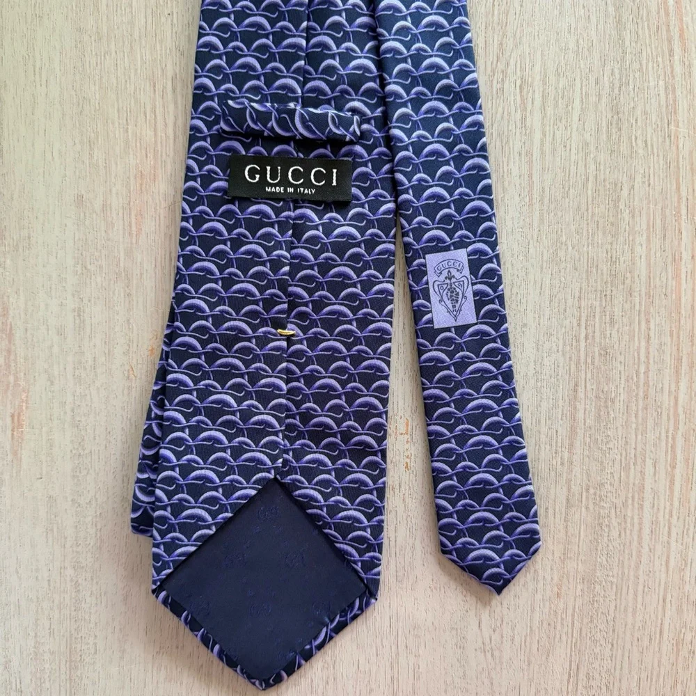 GUCCI Men’s Luxury 100% Silk Classic Tie Chain Print Purple & Navy Made In Italy